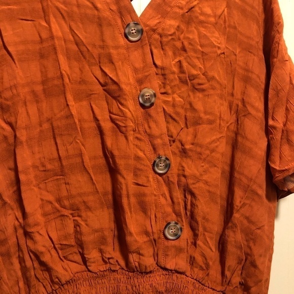 3/$25 🙌🏼 Maurices Button Tie Back V-Neck Orange Top 1X - Picture 5 of 10